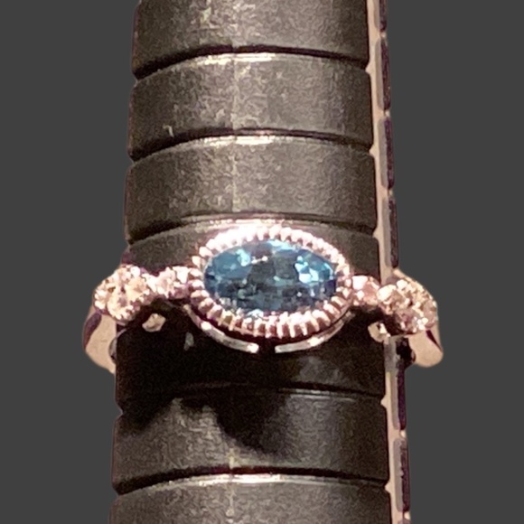 Artisan made 925 silver ring with Swiss blue Topaz - Picture 1 of 4